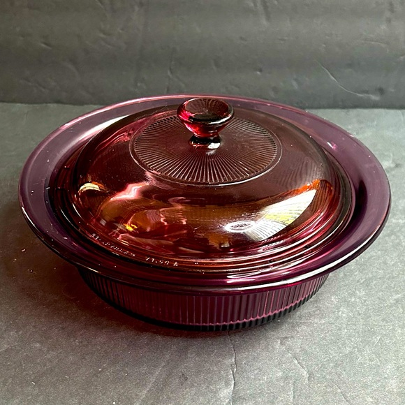 Vision Corning Ware 1 QT V-31-B Cranberry Round Casserole Cookware w/Lid Retired - Picture 1 of 6